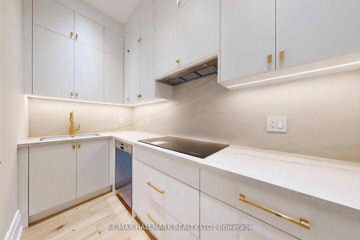 152 Olde Bayview Avenue — photo 1