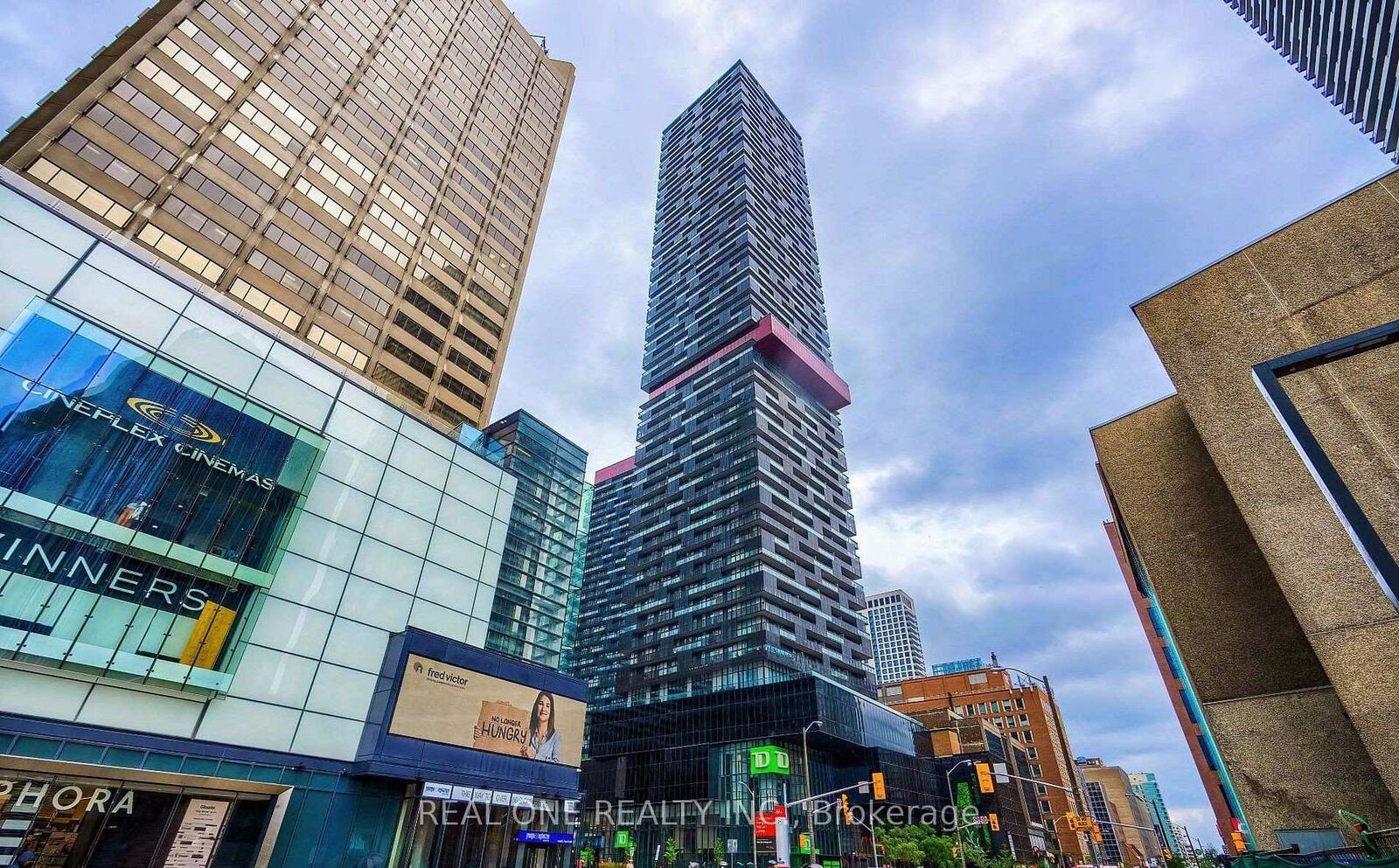 Property Photo:  8 Eglinton Avenue 3907  ON M4P 0C1 