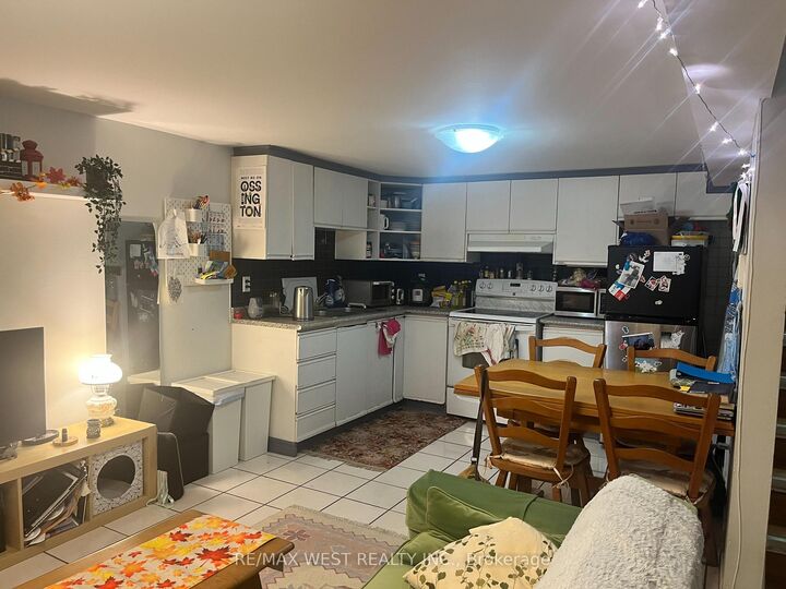 Property Photo:  926 College Street #Lower  ON M6H 1A4 