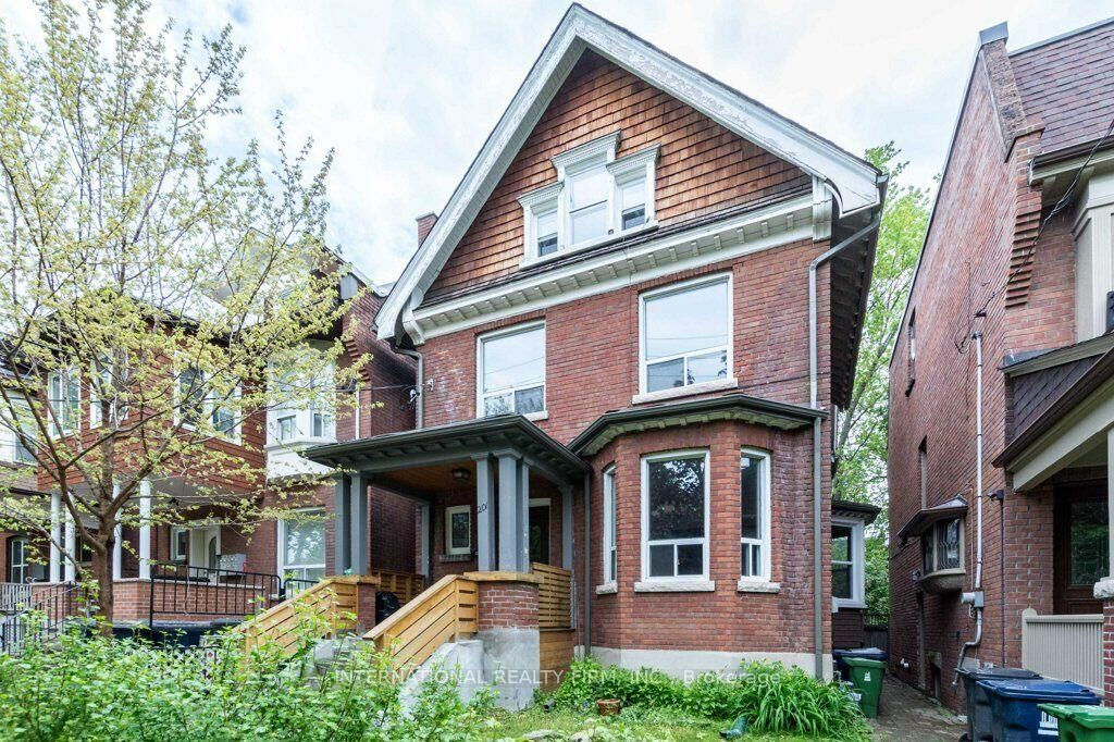 Property Photo:  201 Madison Avenue E Unit C  ON M5R 2S6 