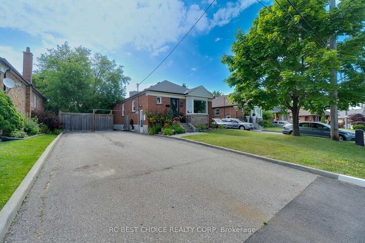 Property Photo:  45 Mayall Avenue Lower  ON M3L 1E7 