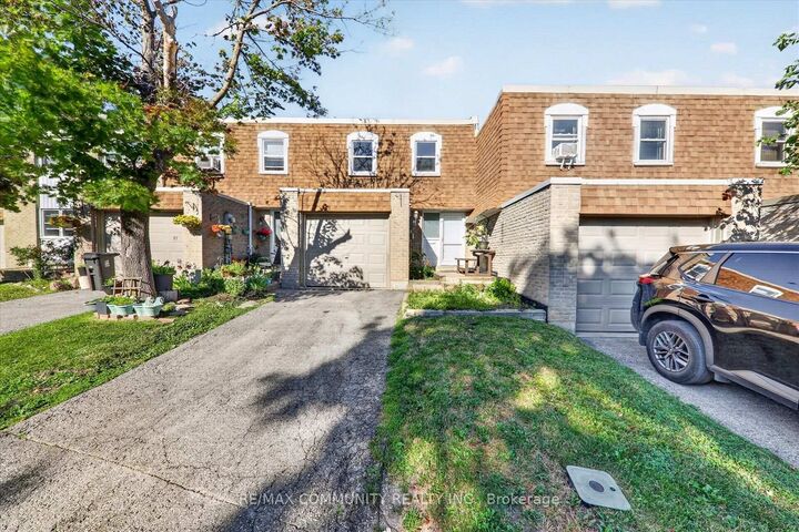 Property Photo: 850 Huntingwood Drive 15 ON M1T 2L9