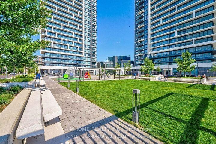 Property Photo:  18 Water Walk Drive 2802  ON L3R 6L5 