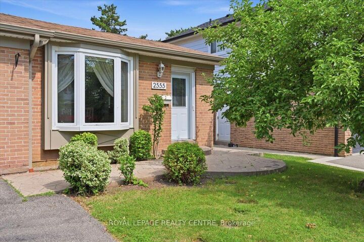 Property Photo: 2555 Windjammer Road ON L5L 1H7