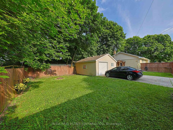 Photo de la propriété:  755 Talfourd Street  ON N7T 1S1 