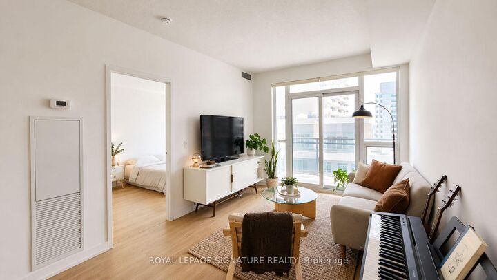 Property Photo:  89 Dunfield Avenue 1708  ON M4S 0A4 