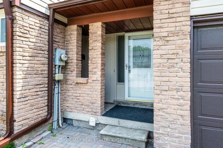 Property Photo:  