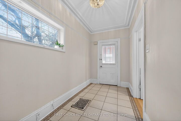 Property Photo:  34 Gilmour Street  ON K2P 0N3 
