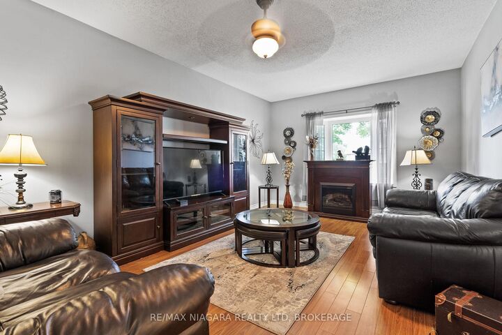 Property Photo:  696 Clare Avenue  ON L3C 3C1 