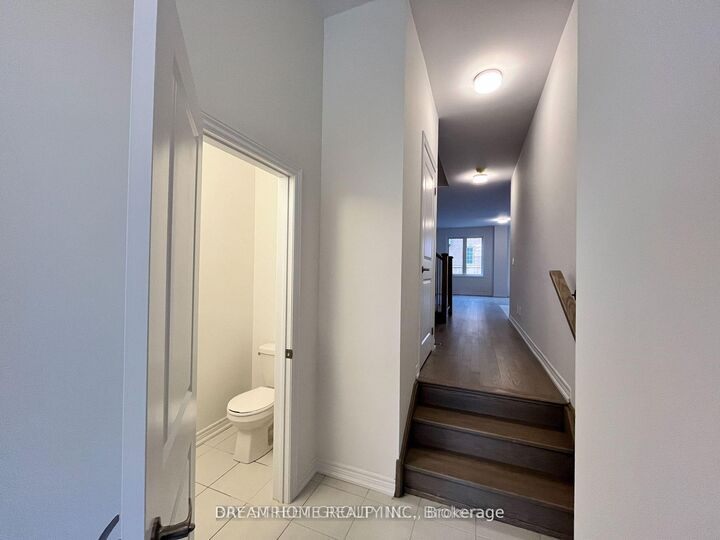 Property Photo: 8 Brofarm Lane ON L4A 5G2