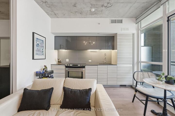 Property Photo:  1190 Dundas Street E 323  ON M4M 0C5 