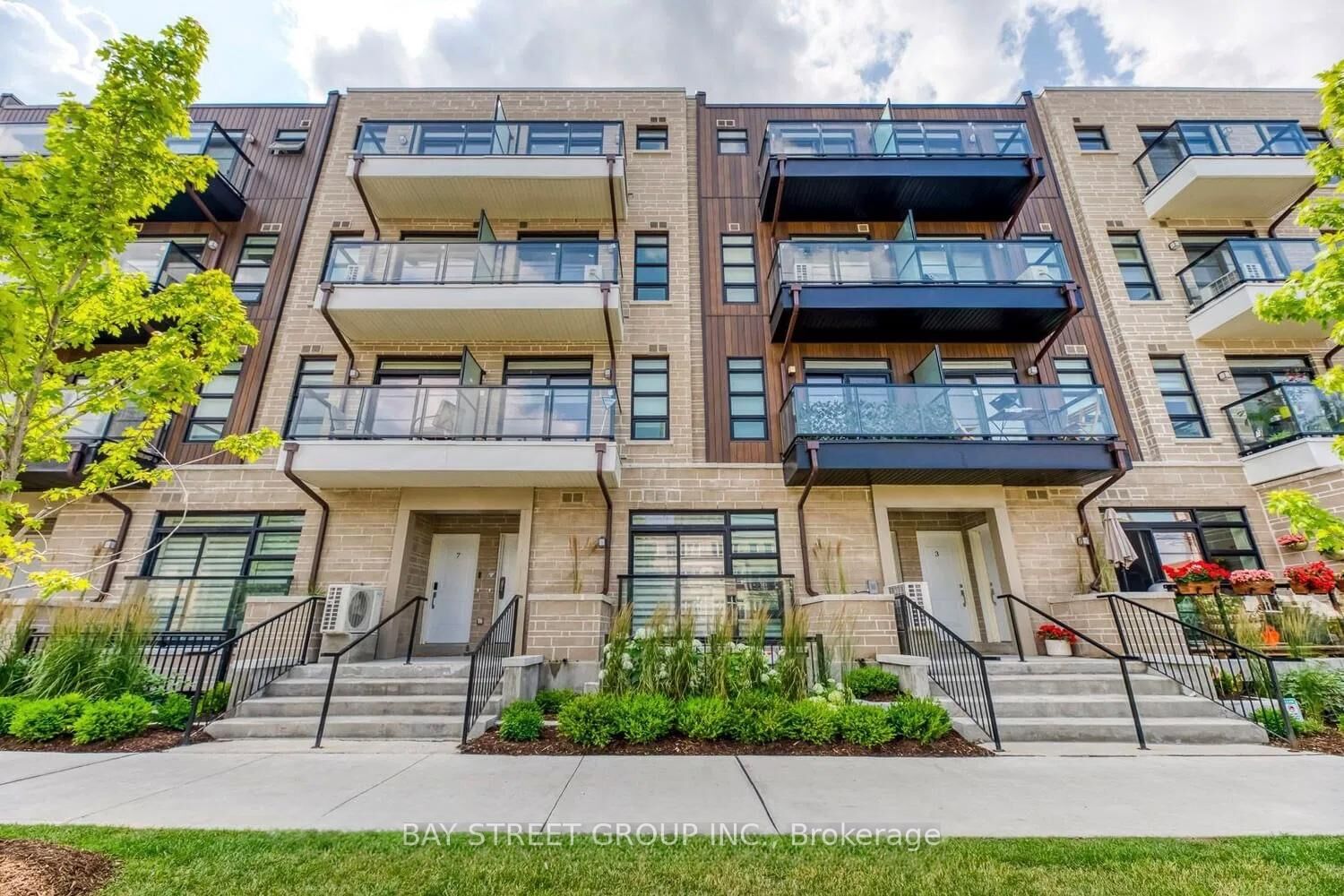 Property Photo:  57 Finch Avenue W 33  ON M2N 0K9 