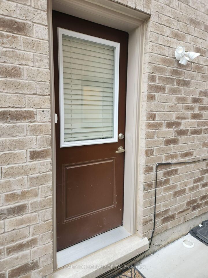 Property Photo:  6 Quinton (Entire Property) Ridge  ON L6Y 0E3 