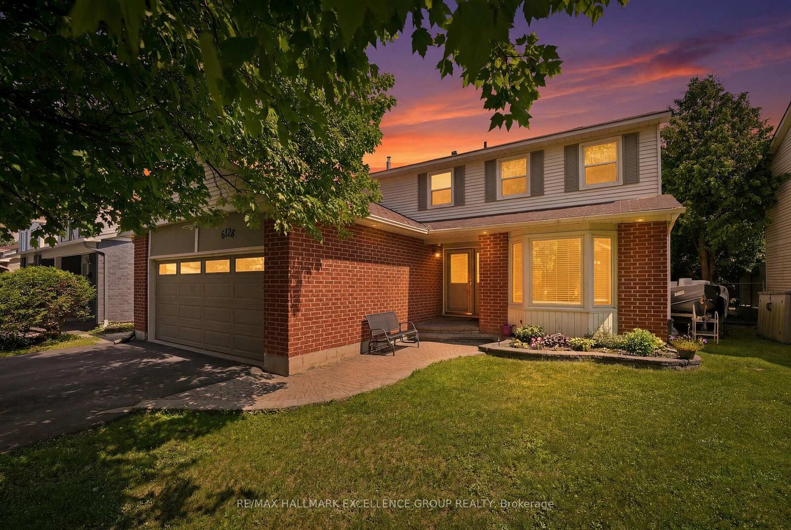 Property Photo:  6126 Vineyard Drive  ON K1C 2N6 