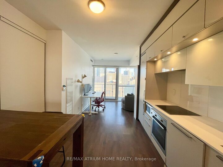 Property Photo:  15 Grenville Street 1402  ON M4Y 0B9 