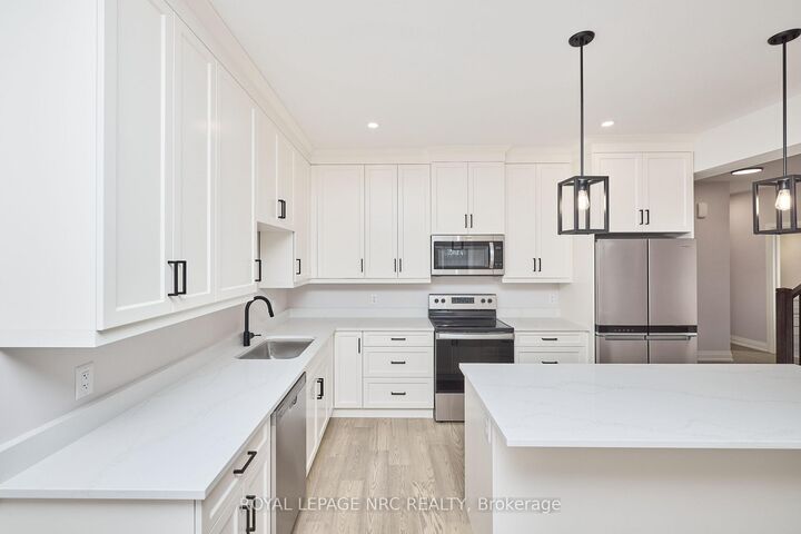 Property Photo: 196 Hodgkins Avenue ON L2V 0M6