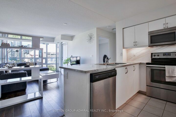 Property Photo:  25 Lower Simcoe Street 1017  ON M5J 3A1 