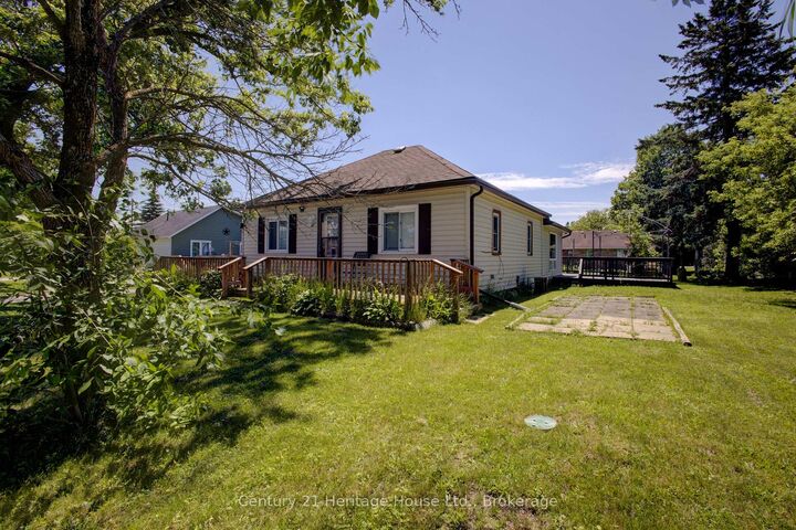 Property Photo:  221 Park Street W  ON N0G 1R0 