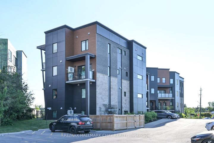 Property Photo:  17 Centre Street 312  ON L9W 2W9 