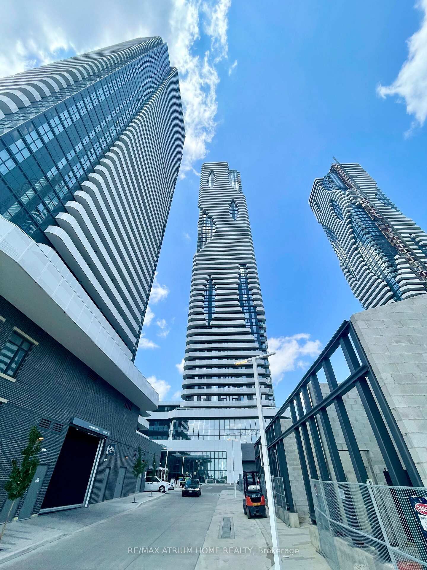 Property Photo:  225 Commerce Street 5710  ON L4K 0R1 