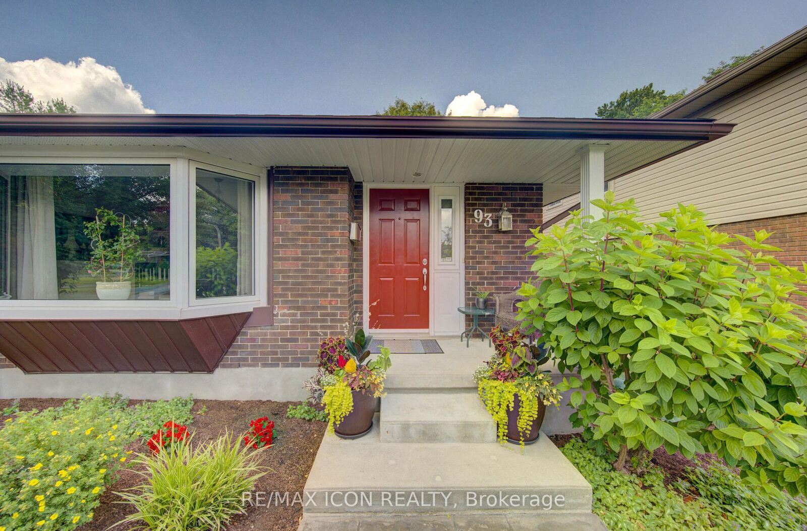 Property Photo:  93 Briargate Drive  ON N2E 2J4 