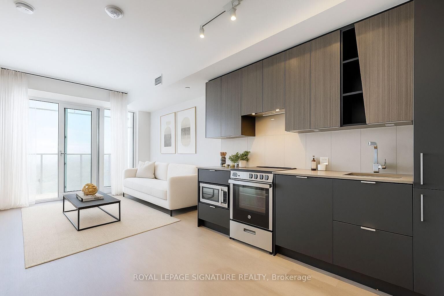 Property Photo:  3883 Quartz Road 5606  ON L5B 0M4 