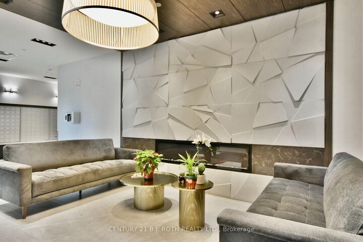 Photo de la propriété:  58 Lakeside Terrace 112  ON L4M 0L5 