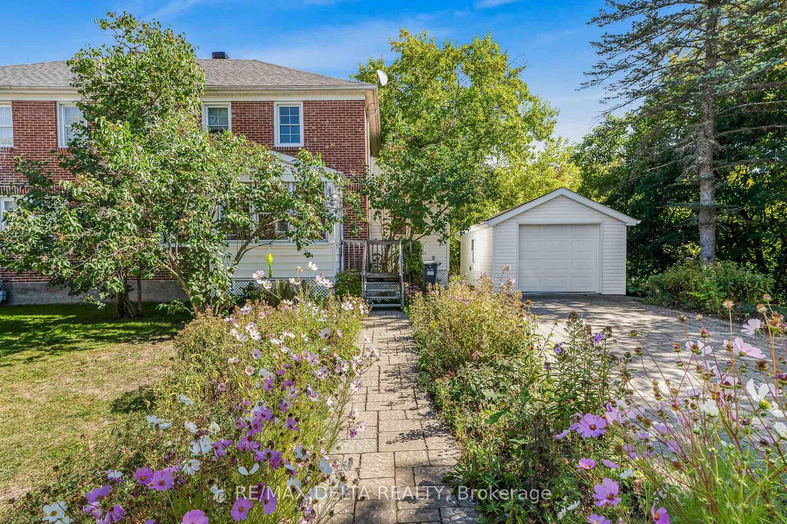 Property Photo:  487 Allan Street  ON K6A 2M3 