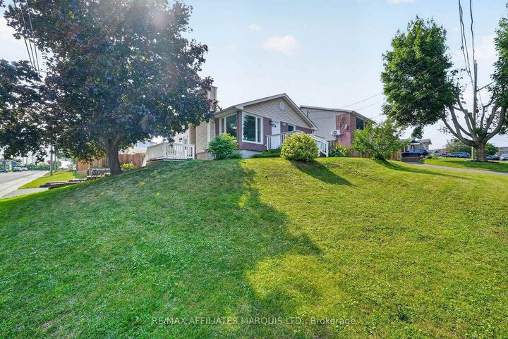 Property Photo: 300 Gardner Avenue ON K6H 5H8