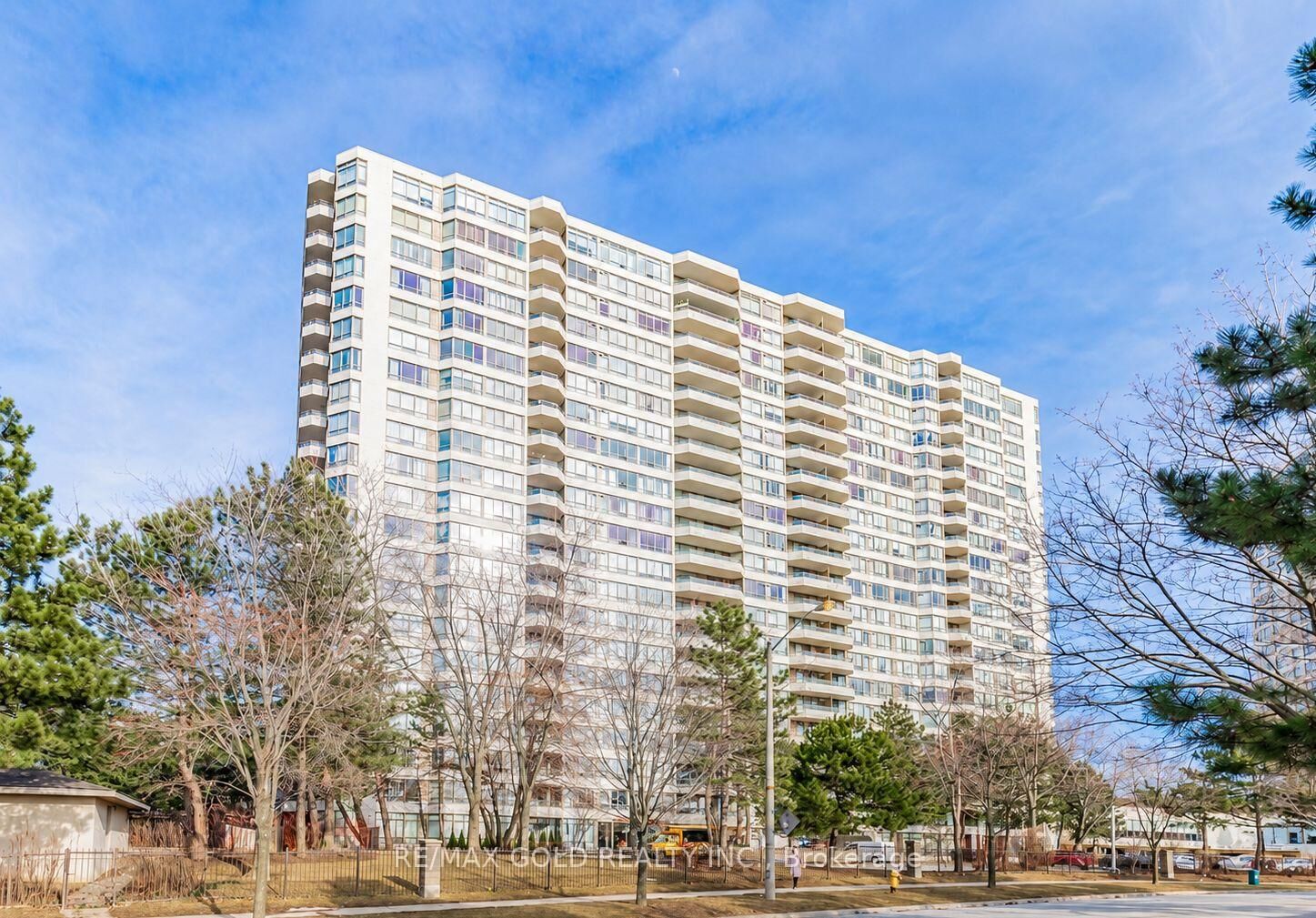 Property Photo:  5 Greystone Walk 515  ON M1K 5J5 
