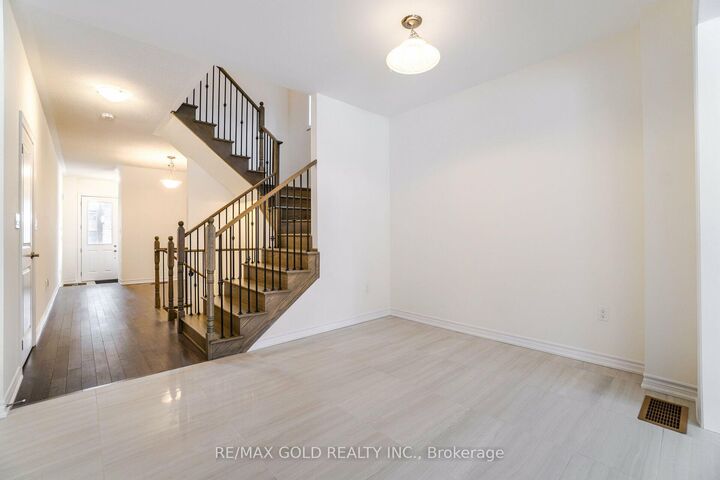 Property Photo:  26 Del Grappa Street  ON L7C 4L1 