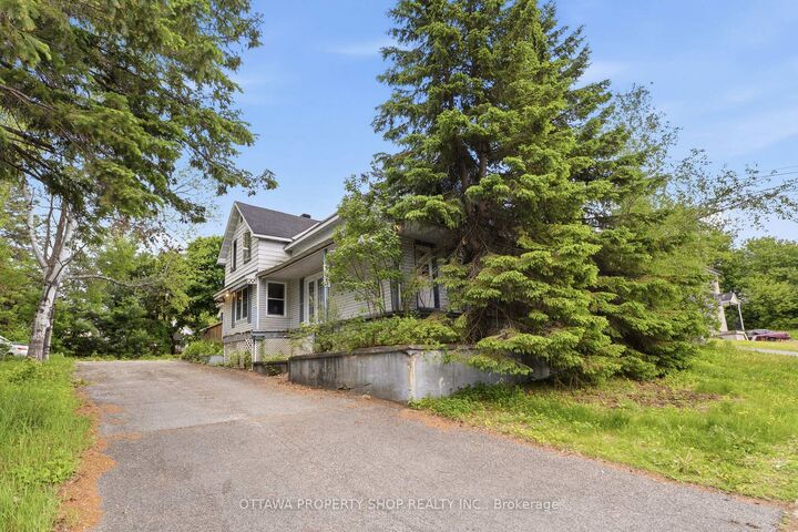 Property Photo:  2025 Albert Street  ON K4K 1K4 