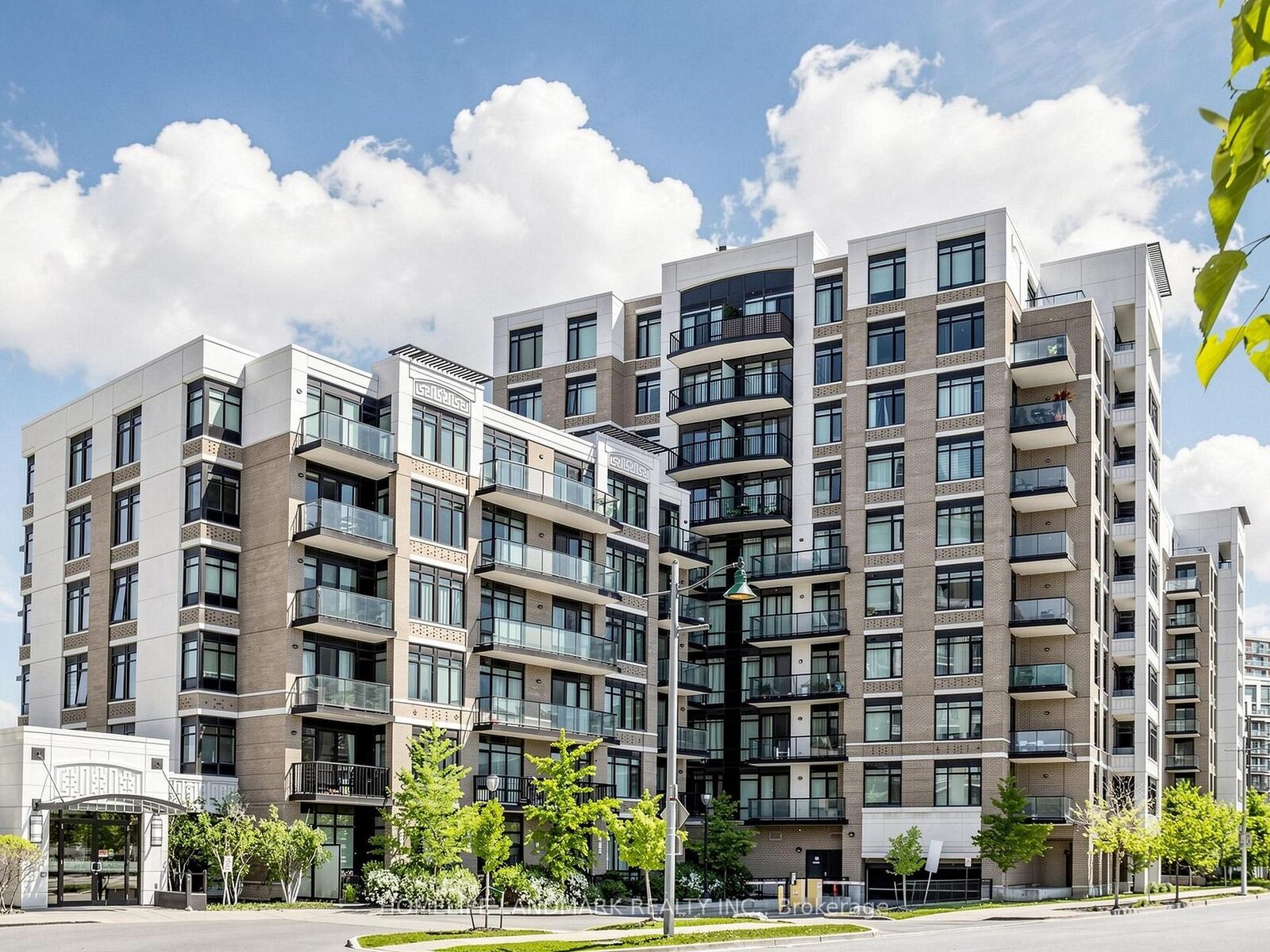 Property Photo:  131 Upper Duke Crescent 513  ON L6G 0C9 