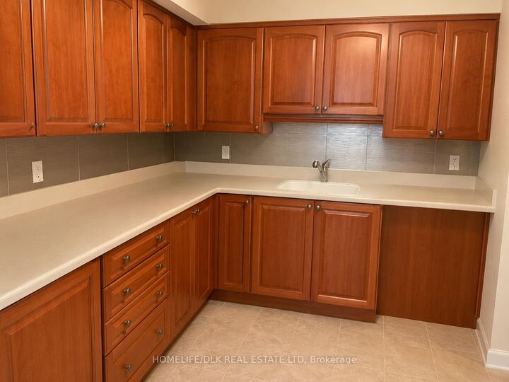 Property Photo: 21 Liston Avenue 404 ON K6V 7B3