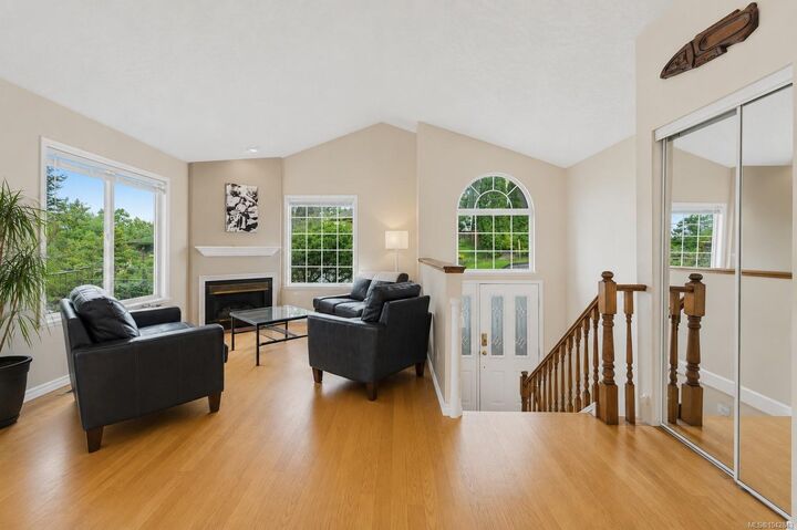 Property Photo:  840 Tillicum Rd  BC V9A 1Z7 
