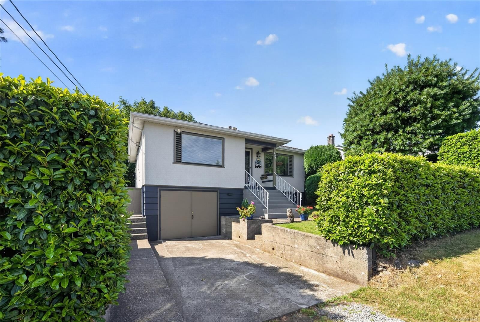 Property Photo:  655 Drake St  BC V9S 2T2 