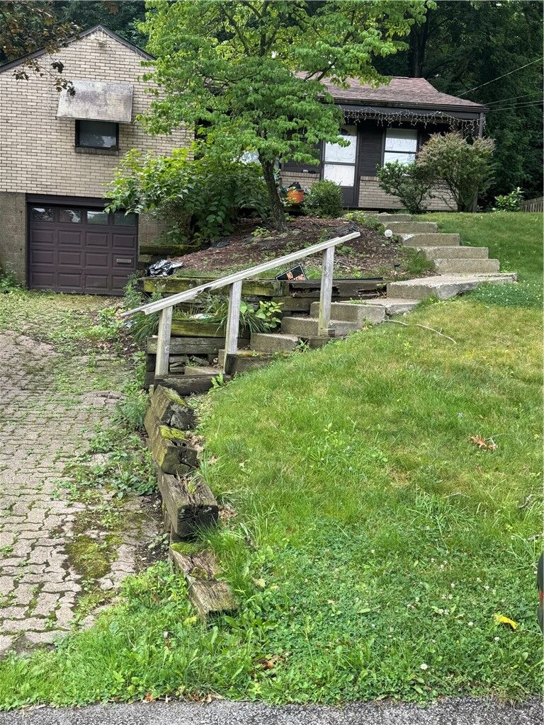 Property Photo:  386 Dorothy Dr  PA 15235 