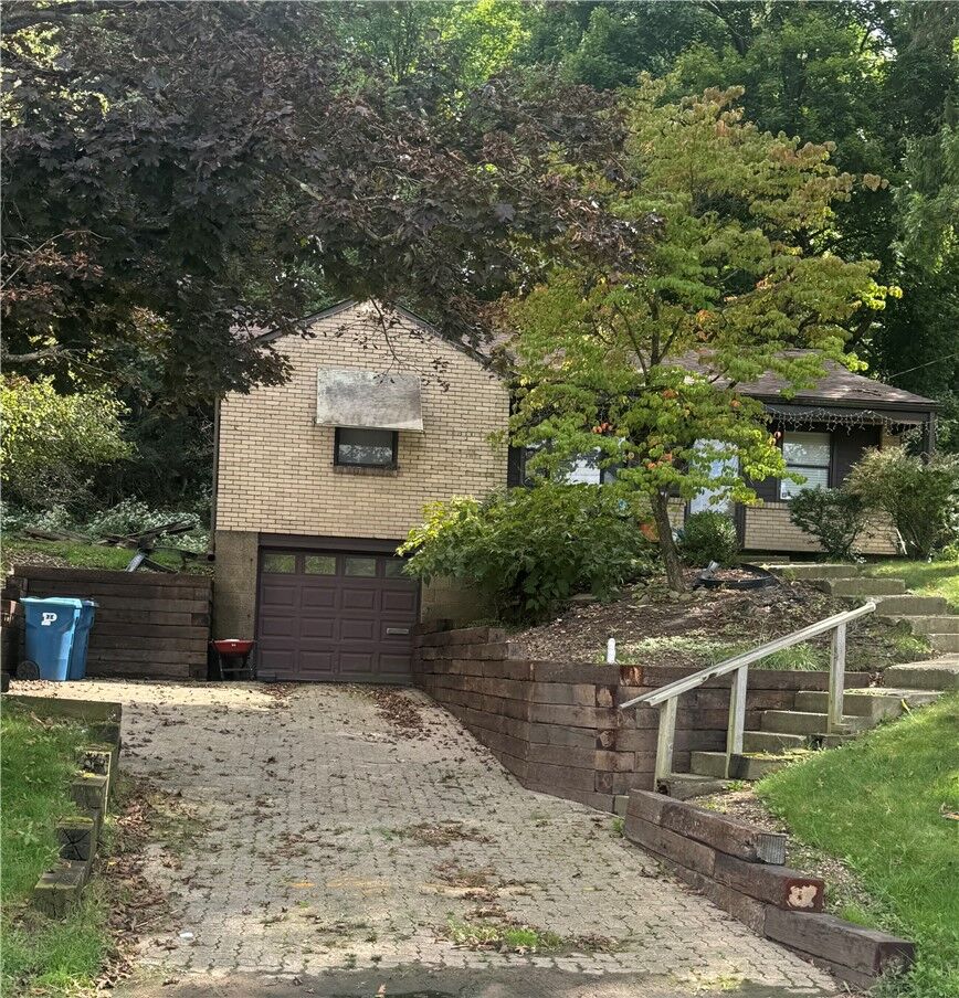 Property Photo:  386 Dorothy Dr  PA 15235 