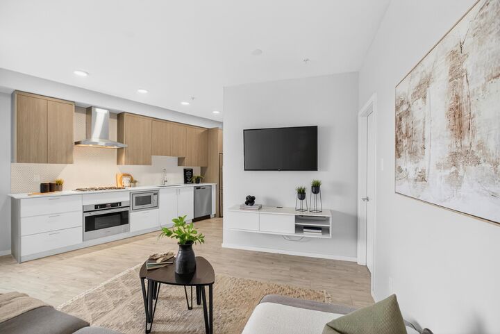 Property Photo:  6283 Kingsway Avenue 215  BC V5J 0H3 