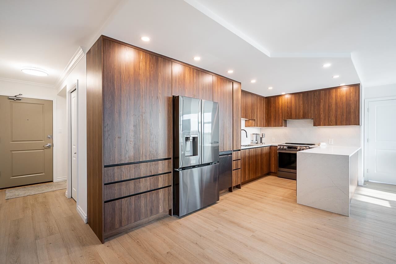 Property Photo: 4388 Buchanan Street 1906 BC V5C 6R8
