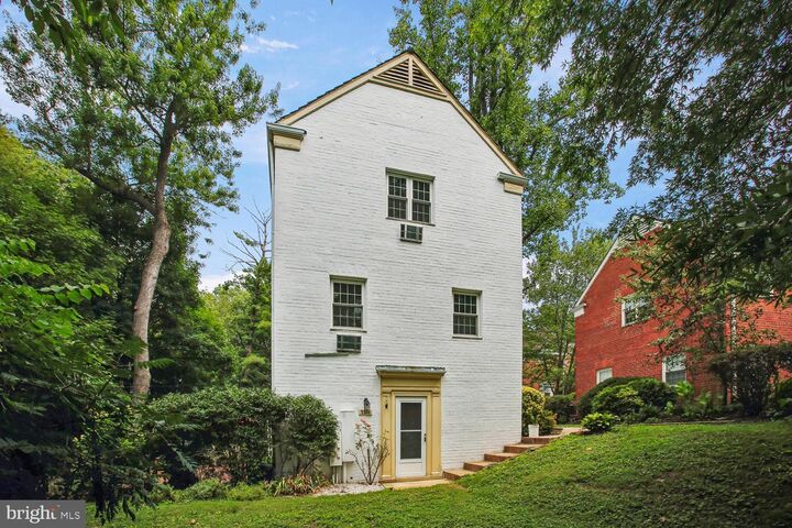 Property Photo: 3376 Gunston Road 3376 VA 22302
