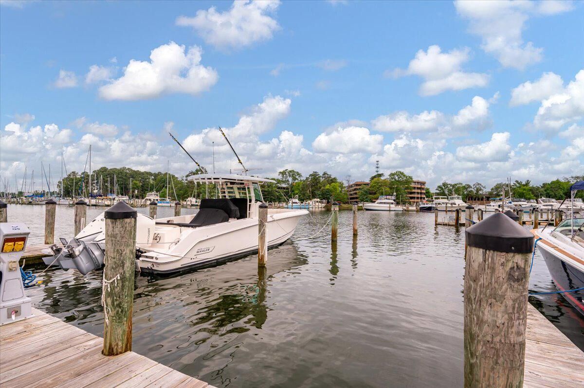 Property Photo: 921 Spinnaker Way 921 MD 20688