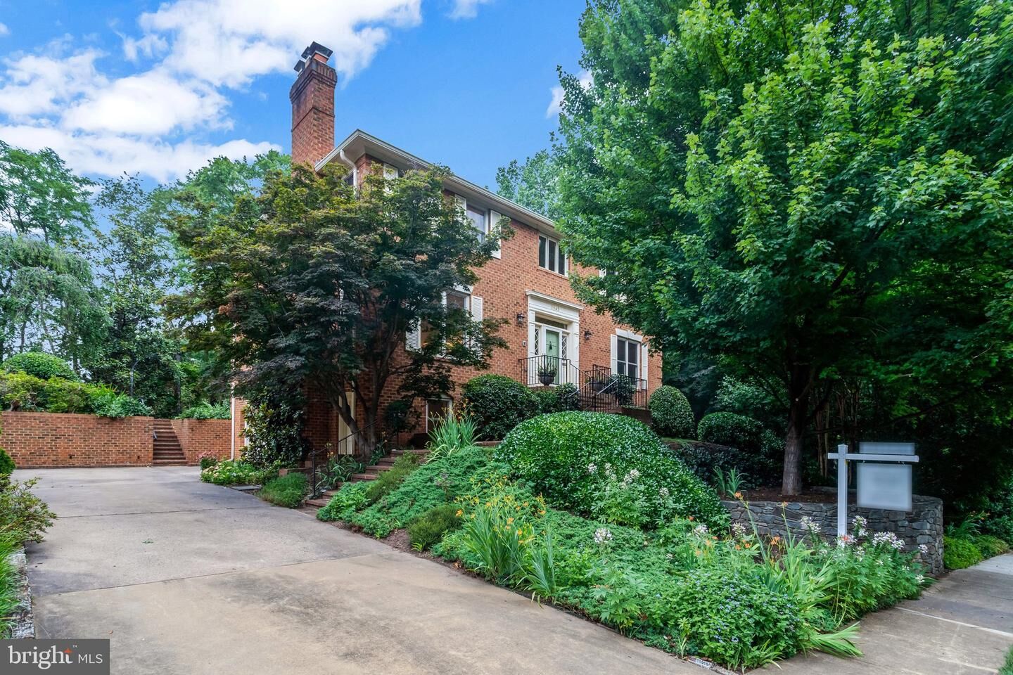 Property Photo:  3845 N Tazewell Street  VA 22207 