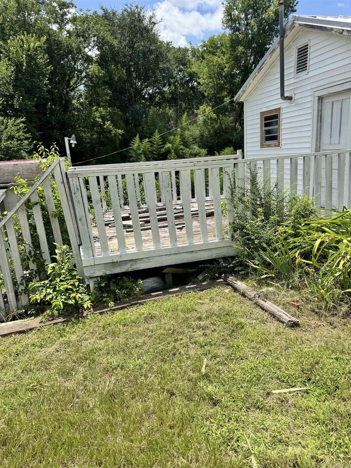 Property Photo:  200 Tennessee  AR 71901 