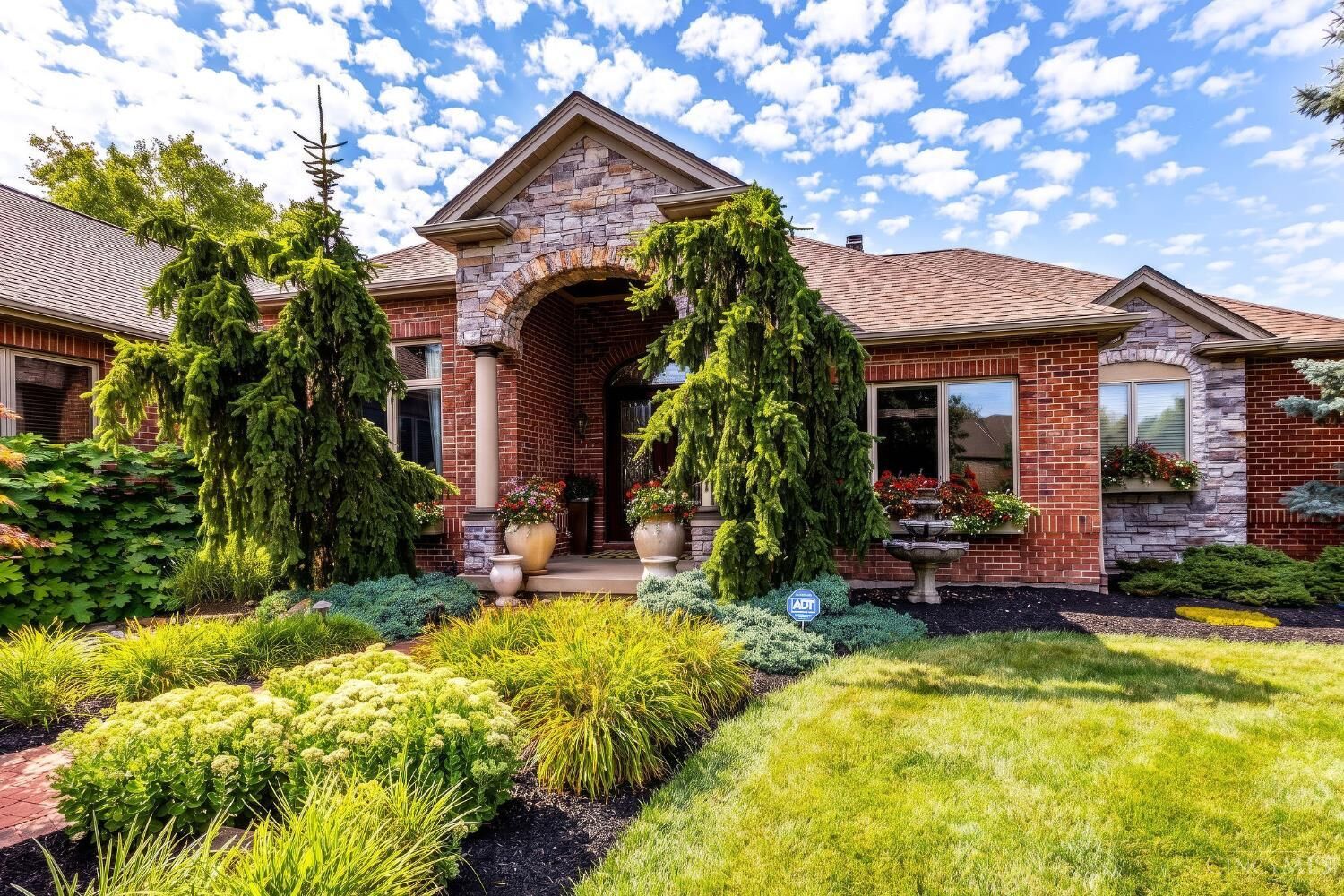 Property Photo: 7296 Southampton Lane OH 45069