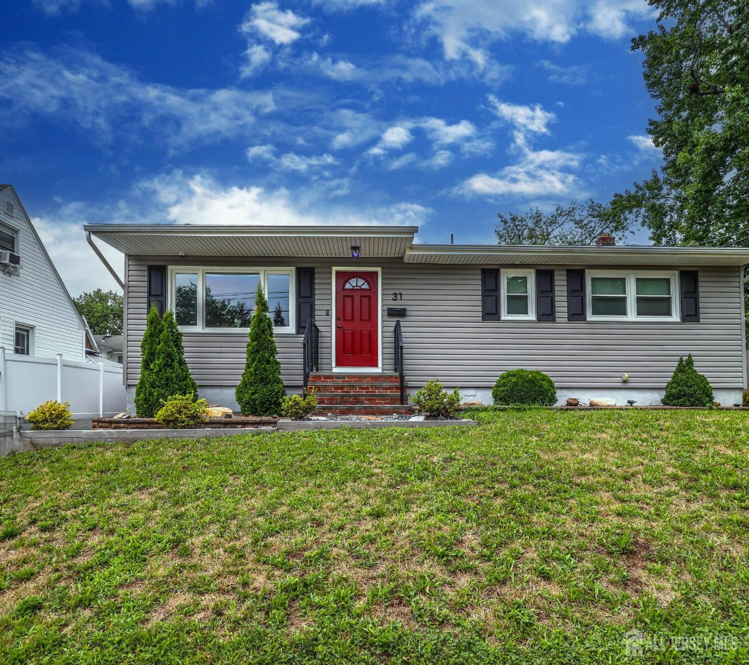 Property Photo:  31 Woodview Avenue  NJ 08863 