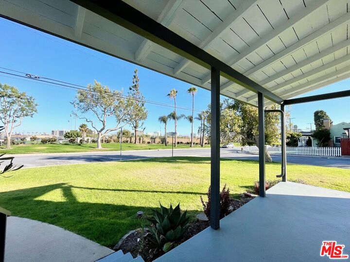 Property Photo:  6031 Will Rogers St  CA 90045 