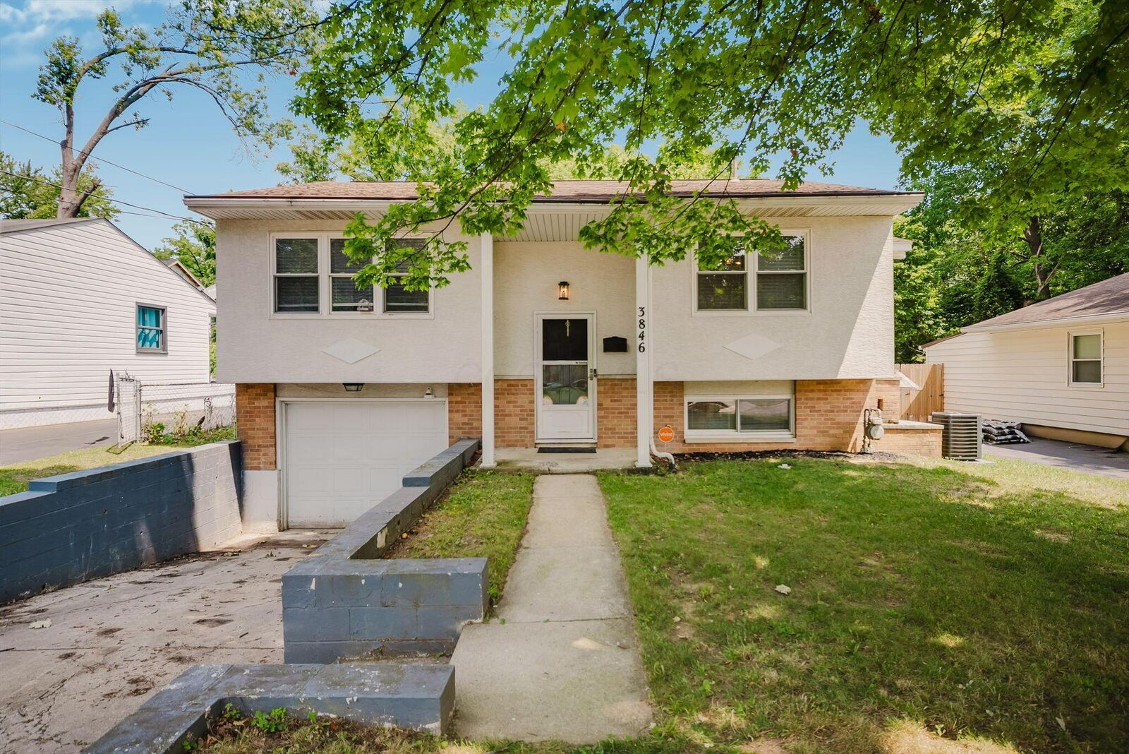 Property Photo: 3846 Elbern Avenue OH 43213