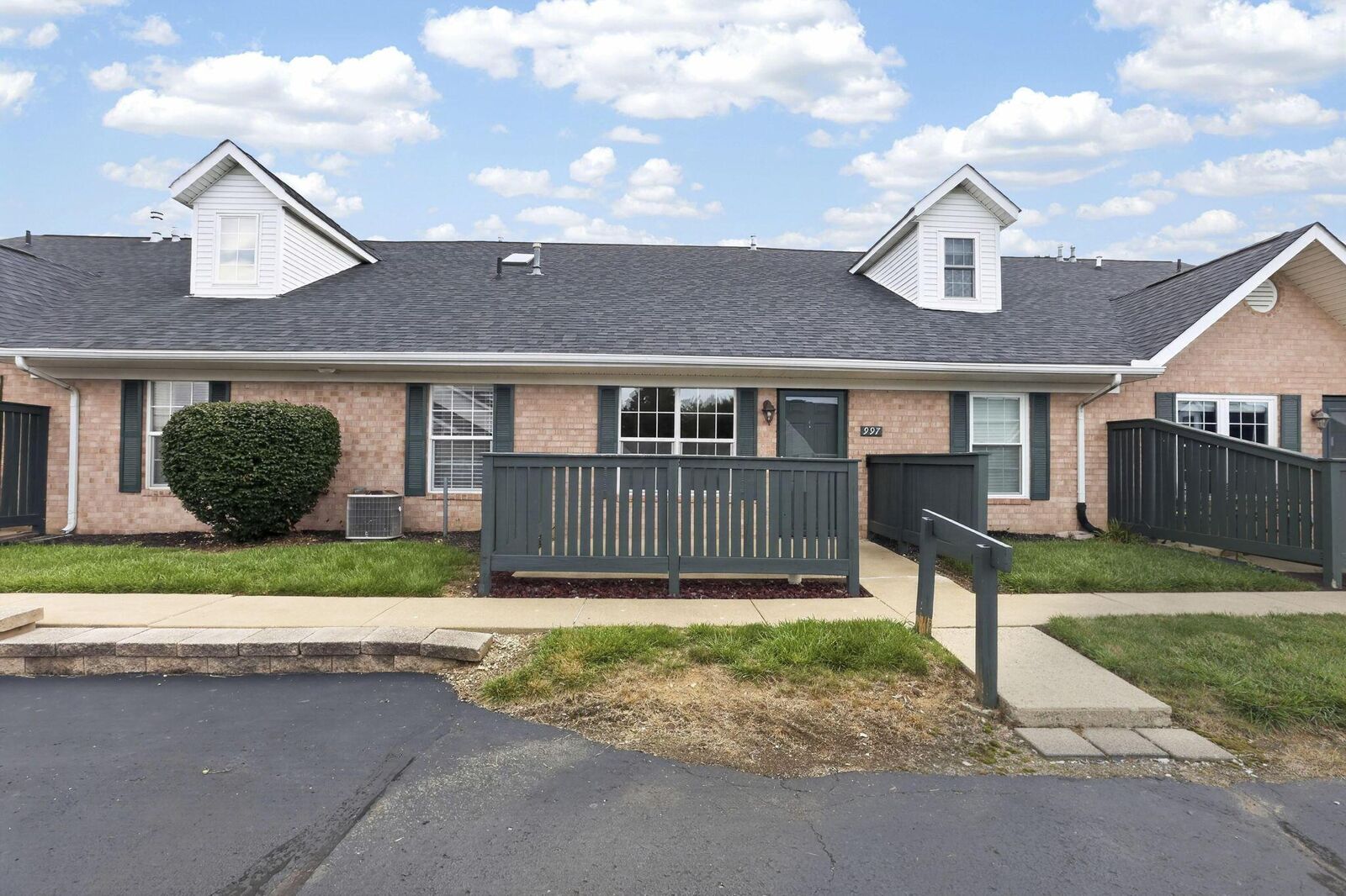 Property Photo: 997 Kingsbury Court OH 43055