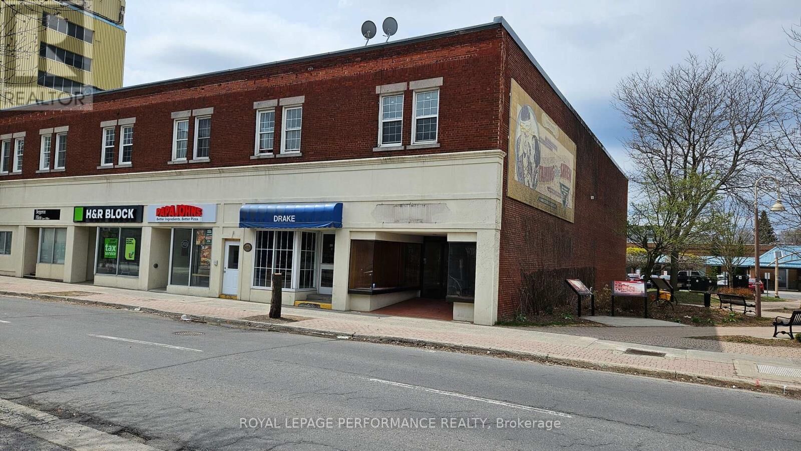 Property Photo:  224A Pitt Street South 6  ON K6J 3P8 